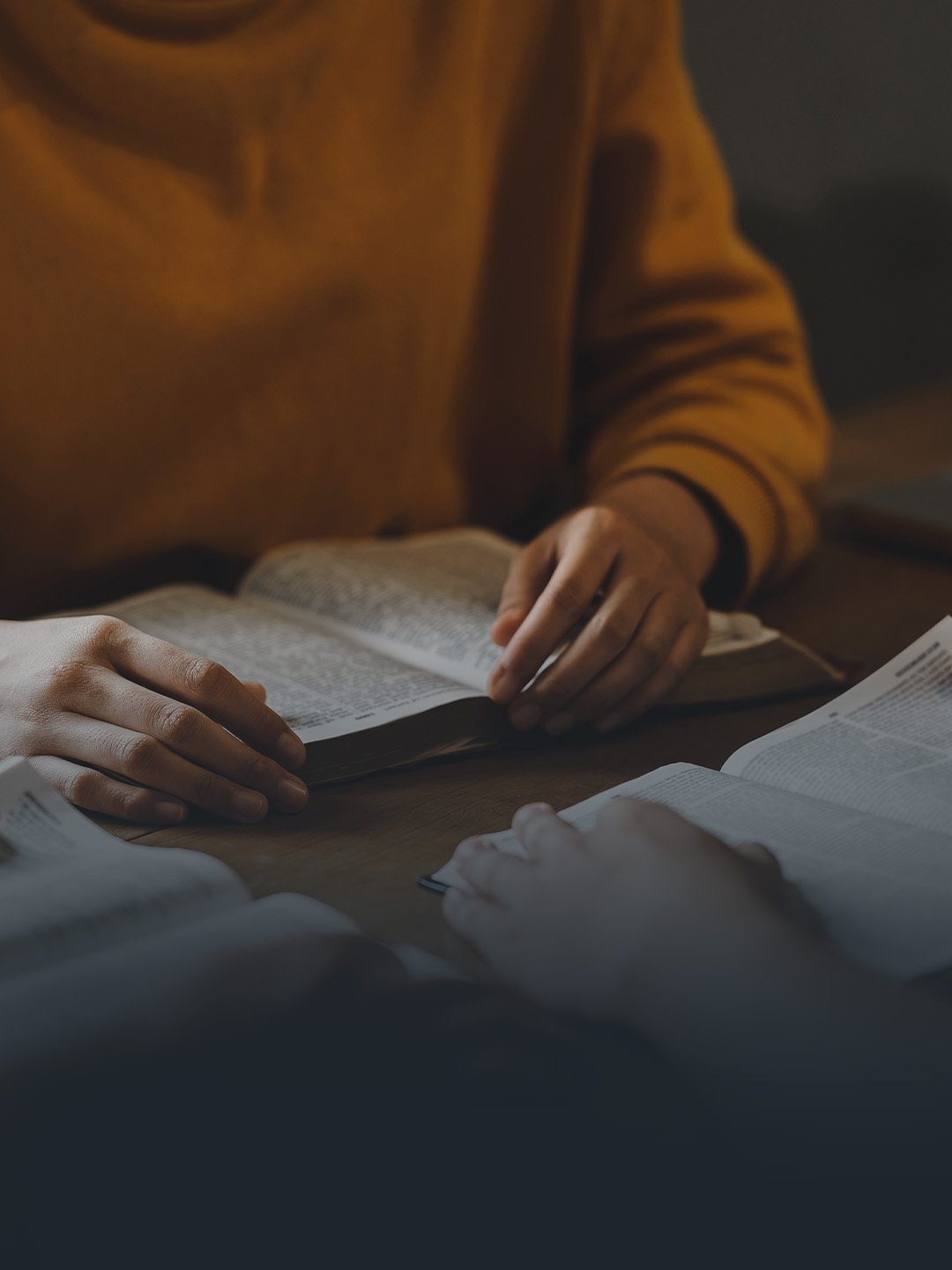 A Foundation Groups couple reading their Bible together