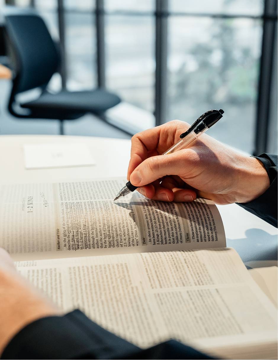 hand-highlighting-bible-passage